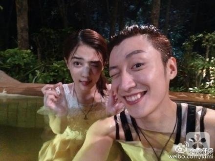 2、乔任梁没有手臂是怎么回事 经纪人辟谣：手肿所以遮