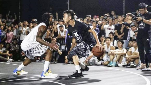 2、八岁男孩子打篮球,练街舞,练跆拳道学哪个**?