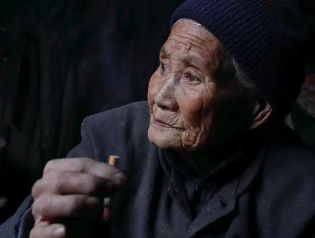 3、在人去世后之后，为什么基本都是张着嘴的，科学上有什么解释？