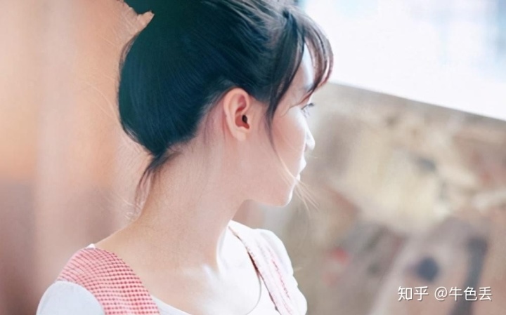 2、女生暗示愿意和你睡，代表什么？