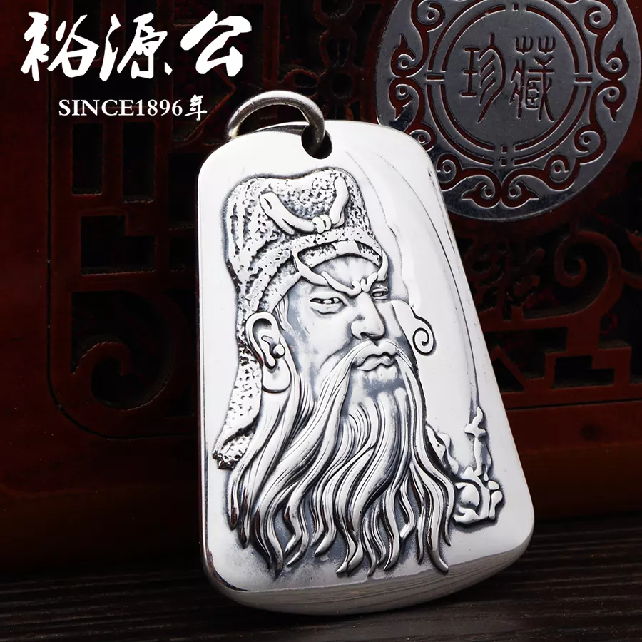 3、佩戴关公吊坠