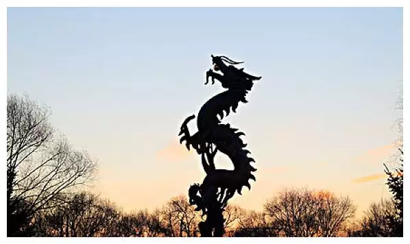 3、属龙的几月出生** 命运