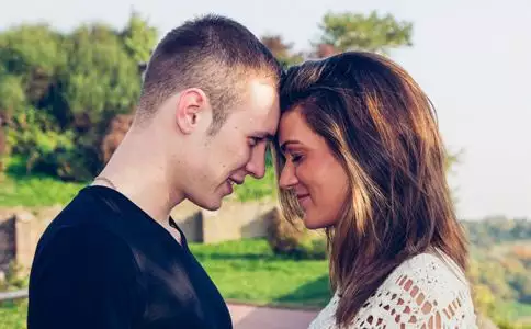 3、男人要女人喂他吃东西是什么心态