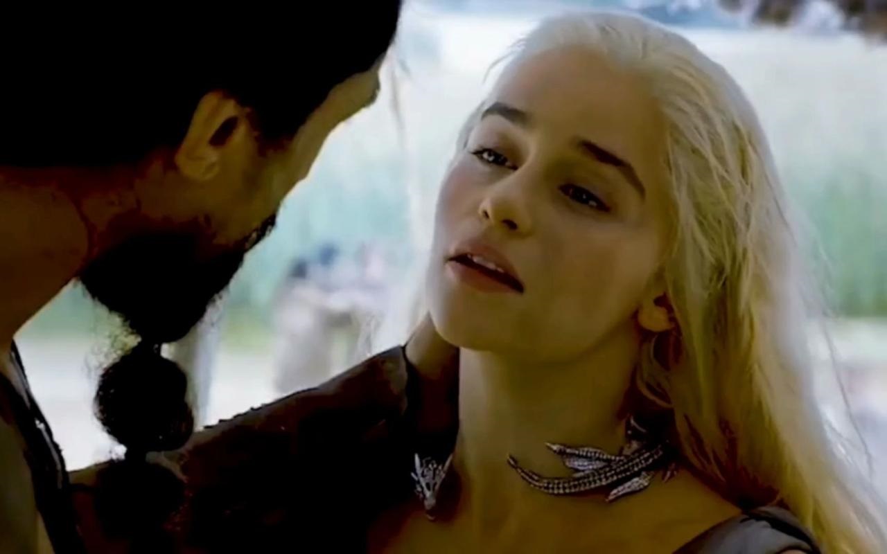 2、《权力的游戏》龙妈和马王在帐篷里是第几集?