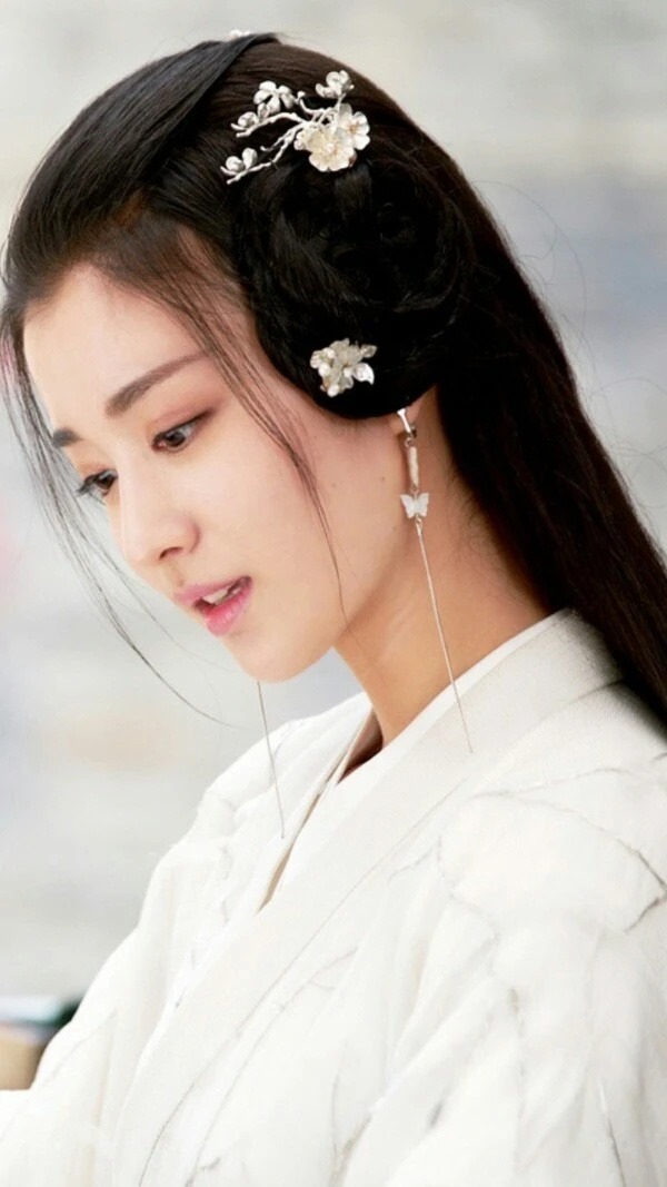 2、东北悍匪乔四，曾霸占24位女明星，发起狠来自己都砍！他后来如何?