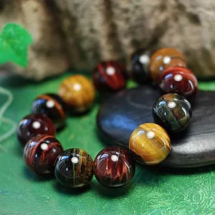 3、属猴的可以带虎眼石吗