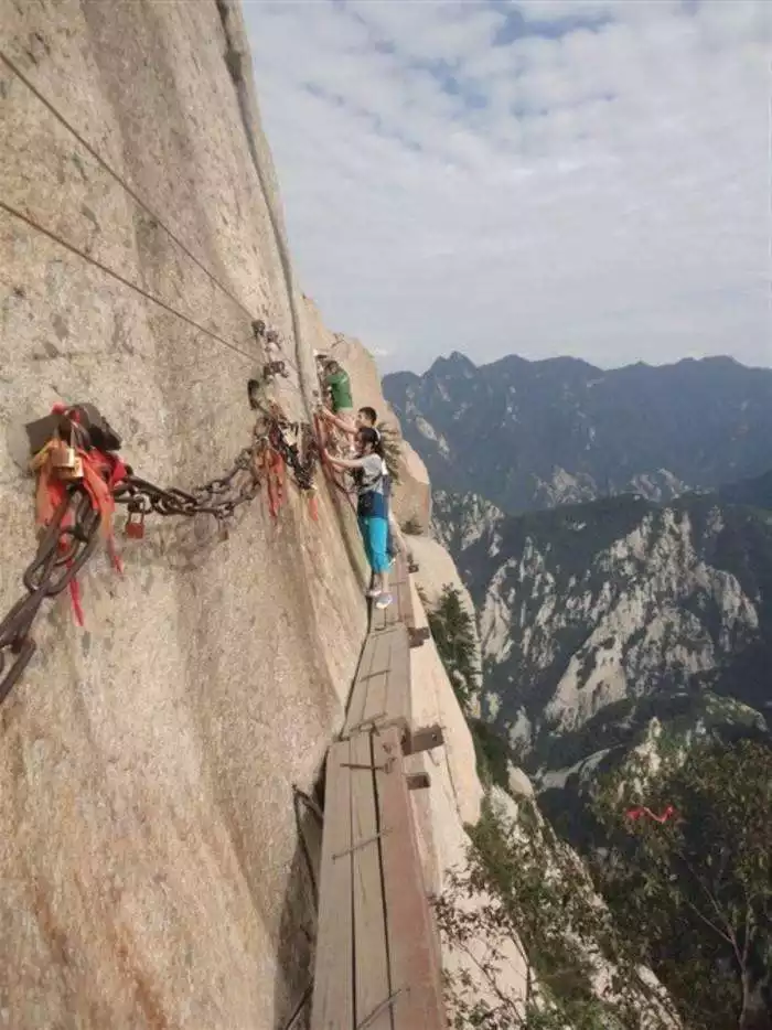 4、年华山缆车重大事故有详细的吗？