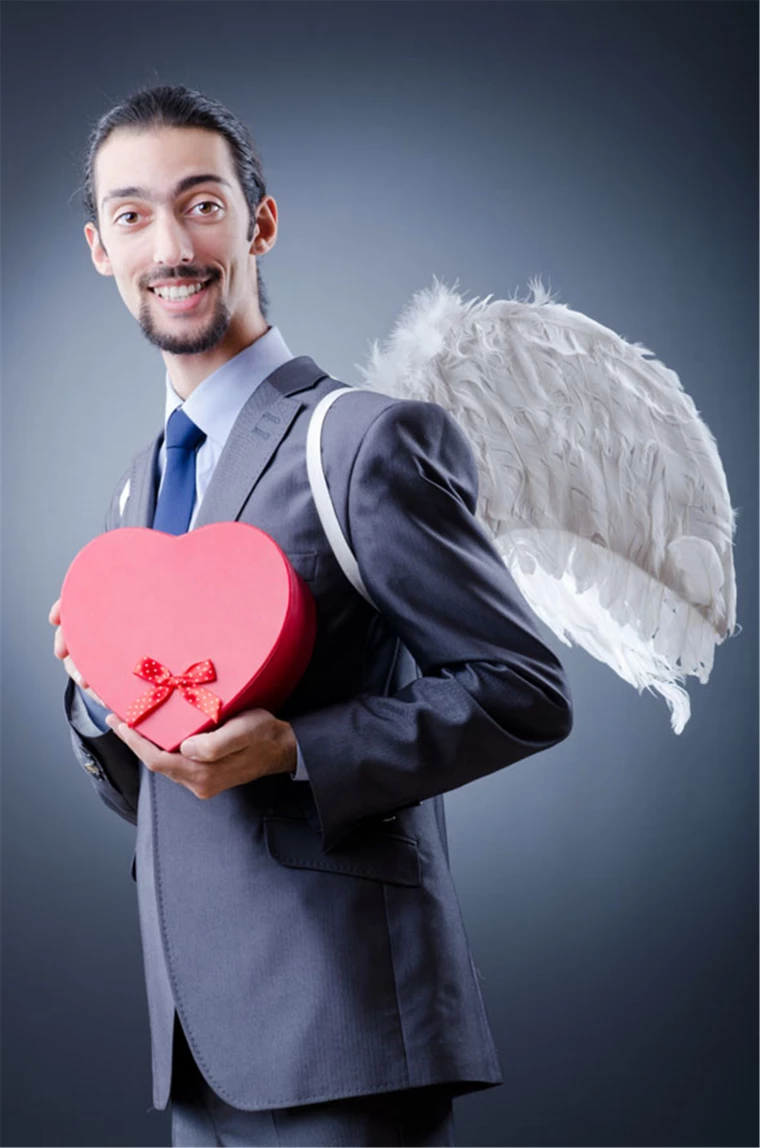 狮子座男生喜欢高冷的女生 狮子座喜欢的女生长相