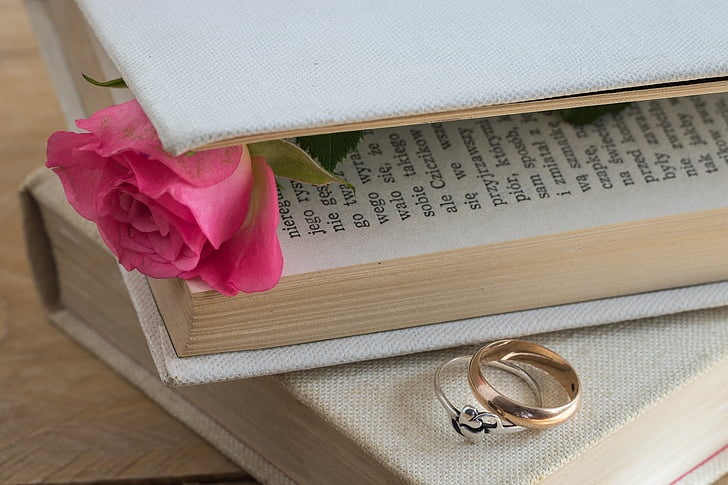 book-canvas-artwork-old-book-love-story-preview.jpg